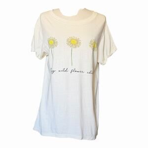 Recycled Karma Wildflower Child Daisy Graphic Tee Cream Small NWT